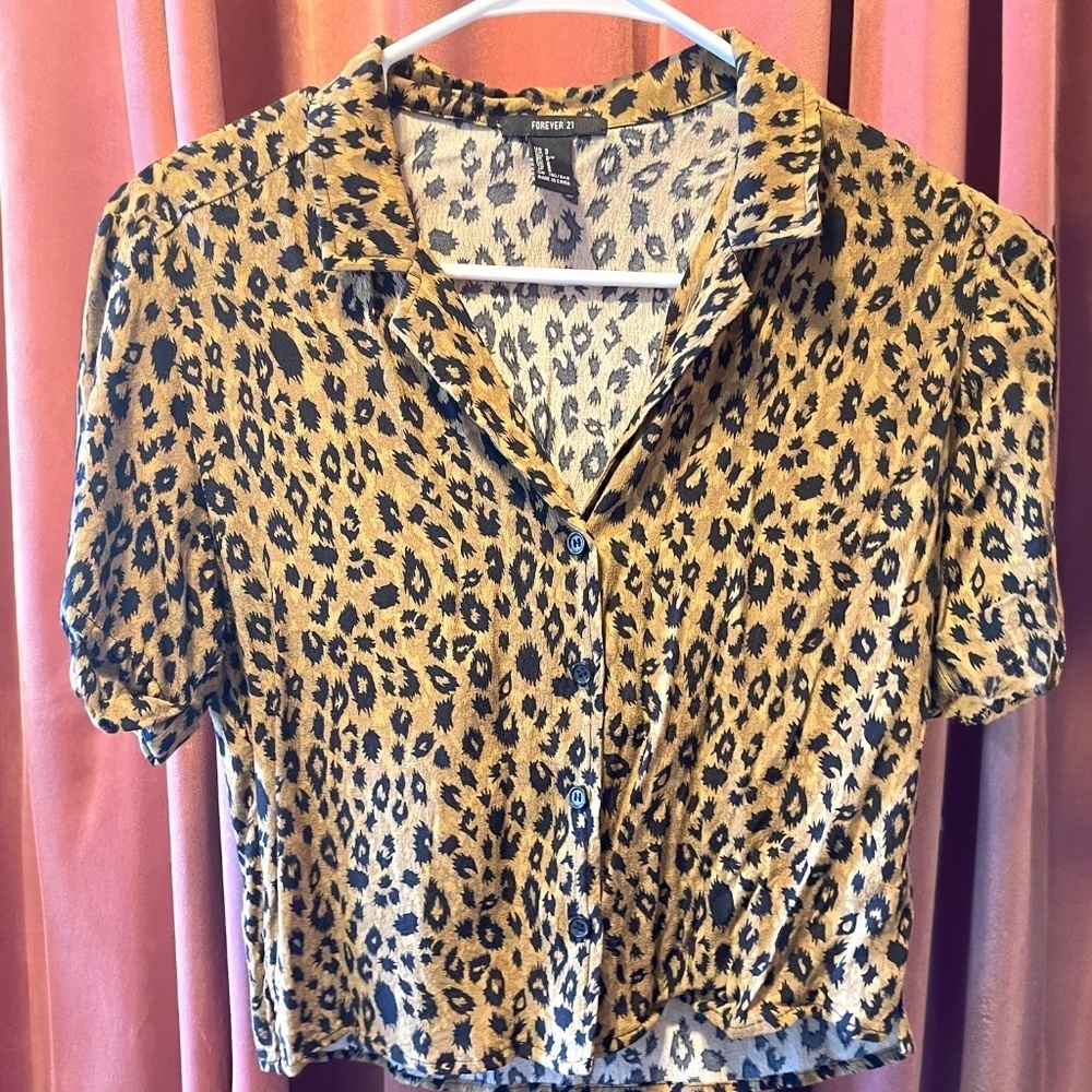 Forever 21 Leopard Print Cropped Button-Up Blouse – Size Small - Picture 2 of 5